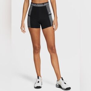 Nike Pro Women's High-Waisted 3" Training Shorts with Pockets Size Small